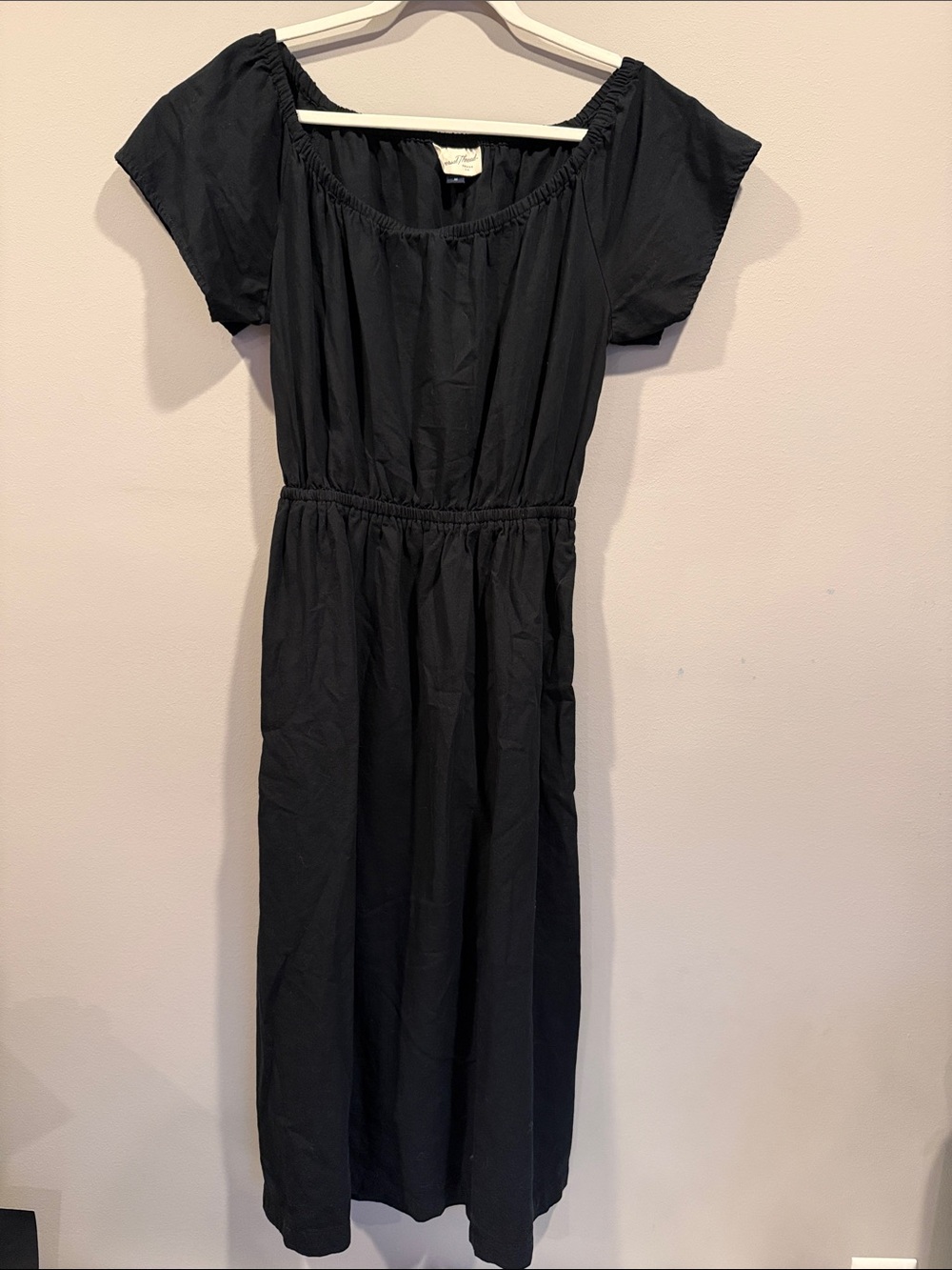 Universal Thread Black Short-Sleeve Elastic-Waist Midi Dress